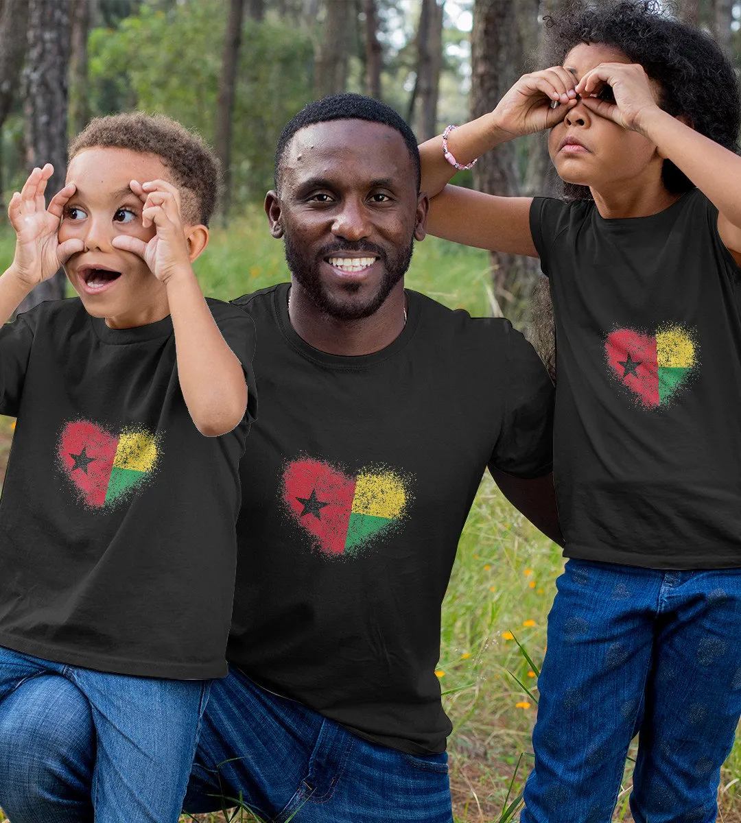 1sttheworld T-Shirt - Heart Guinea Bissau T-Shirt Black A35